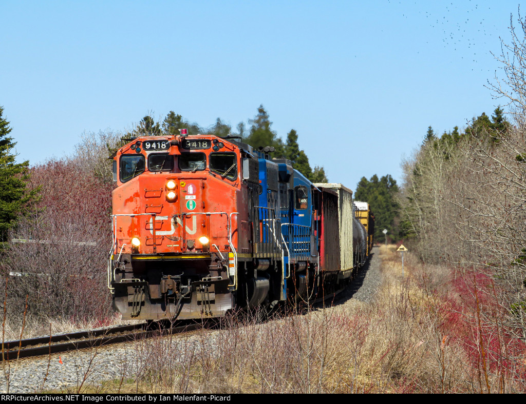 CN 9418 leads 559 at Rocher Blanc street